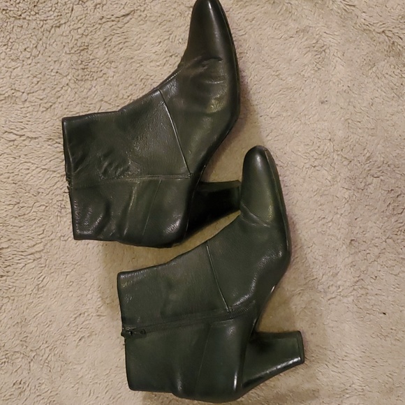 Clarks Sz 9.5 Wide Black Booties - Picture 5 of 10